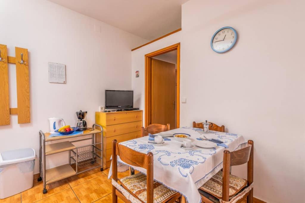 Apartment Mira 3 Klimno Bagian luar foto