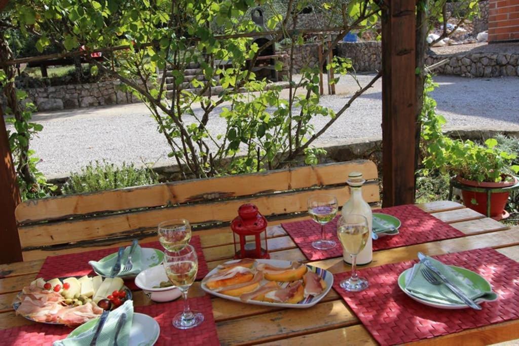 Apartment Mira 3 Klimno Bagian luar foto