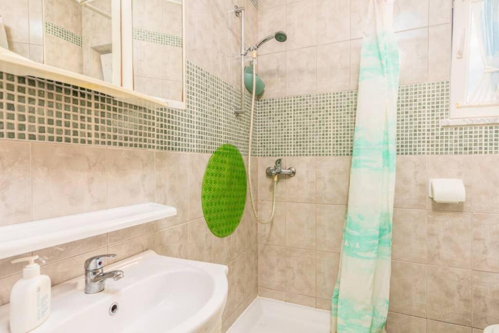 Apartment Mira 3 Klimno Bagian luar foto