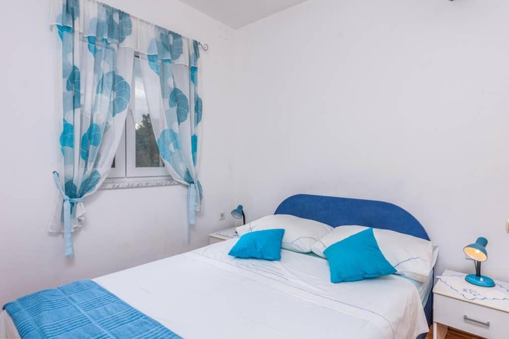 Apartment Mira 3 Klimno Bagian luar foto