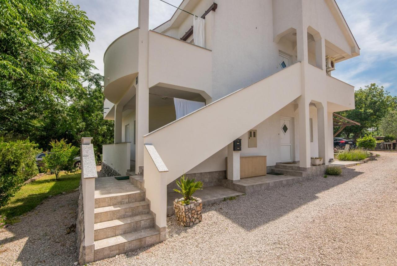 Apartment Mira 3 Klimno Bagian luar foto